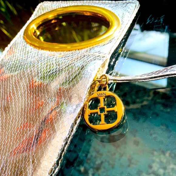 ✨ IMAN✨ Metallic Silver Mini Clutch W/Gold Hardware & Logo Medallion - Picture 4 of 10